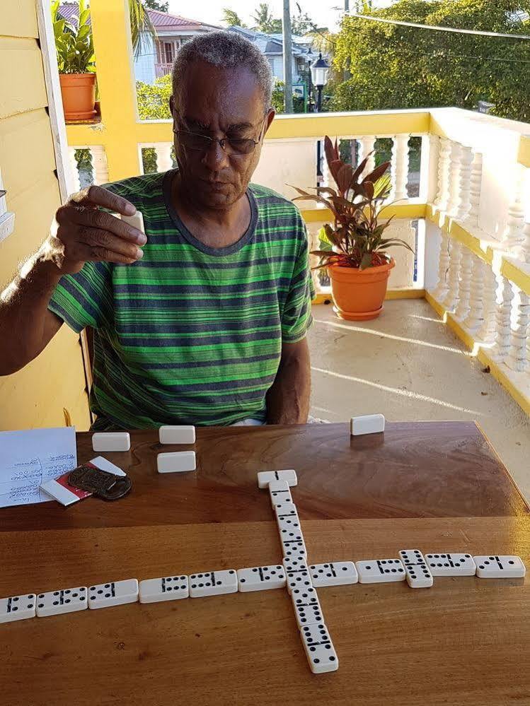 小夜曲酒店 Placencia 外观 照片